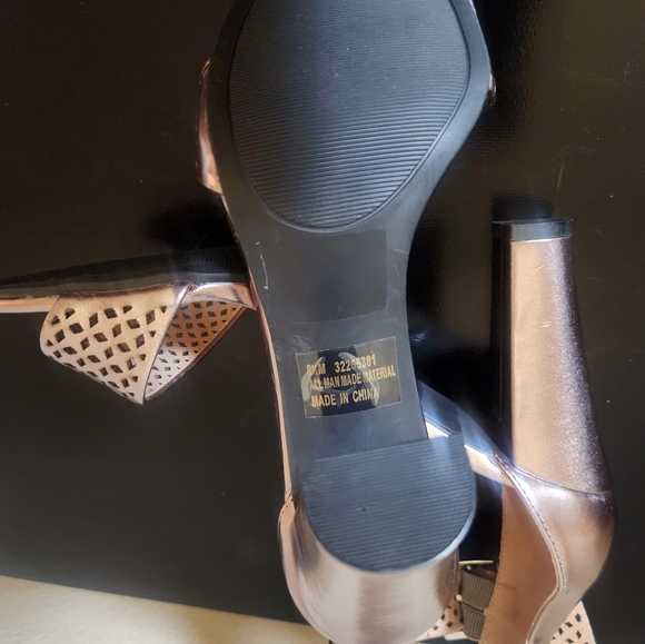 Shoes - Picture 3 of 4